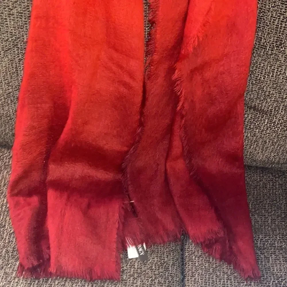 ✨Ellen Tracy Woven Ombre Ultra Soft Scarf✨